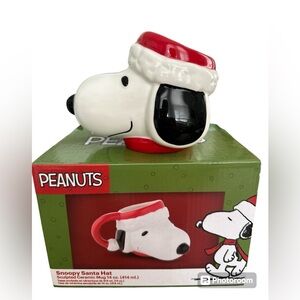 Peanuts Barnes &Noble Snoopy Santa Hat sculpted ceramic mug.